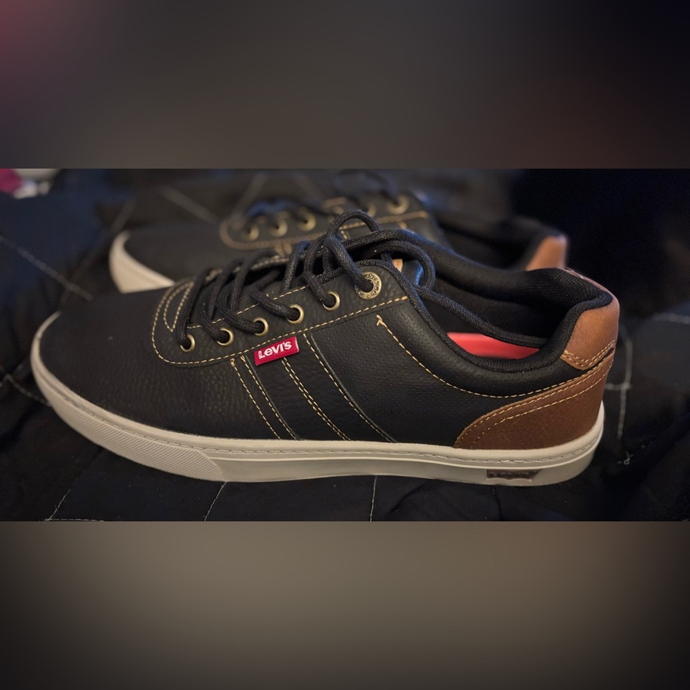 Men’s Levi canvas shoes. New without tags.